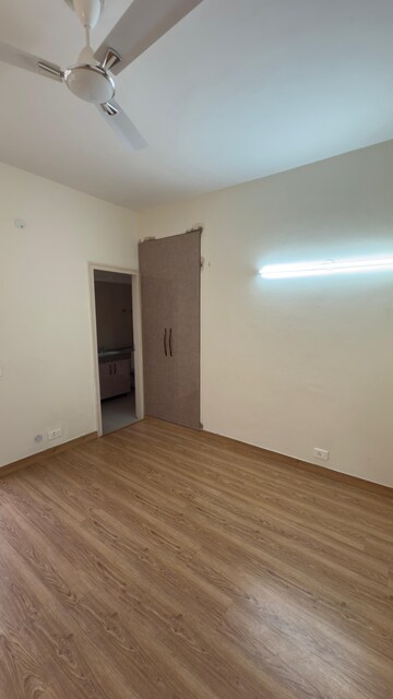 Room in 3 BHK Apartment at Emaar Palm Hills, Sector 77 – for Rent