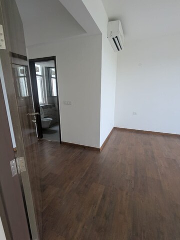 Room in 4 BHK Apartment at DLF Garden City Independent Floors, Sector 92 – for Rent