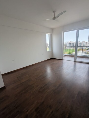 Room in 4 BHK Apartment at DLF Garden City Independent Floors, Sector 92 – for Rent