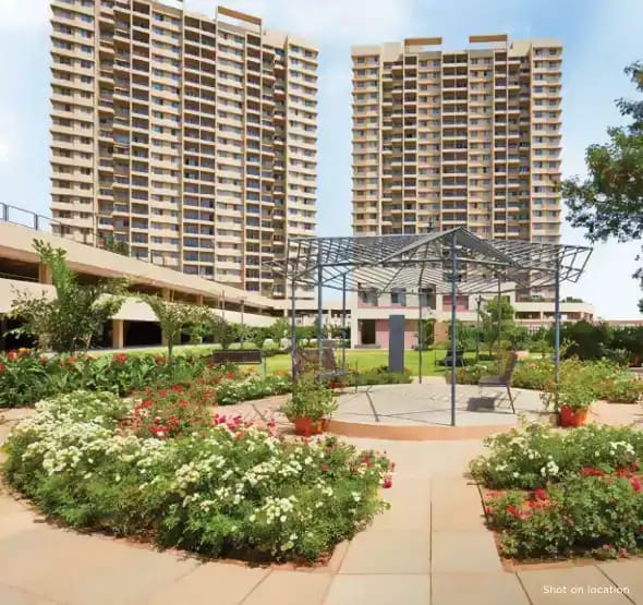 2 BHK Apartment For Sale in Kolte Patil Life Republic