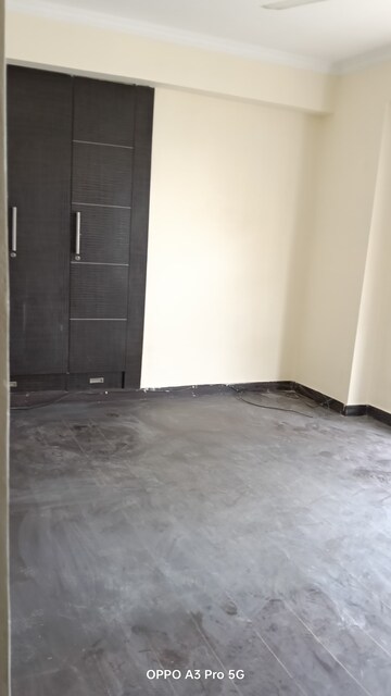 Room in 3.5 BHK Apartment at Balaji Foster Heights, Sain Vihar – for Rent