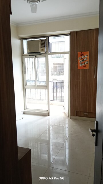 Room in 3.5 BHK Apartment at Balaji Foster Heights, Sain Vihar – for Rent