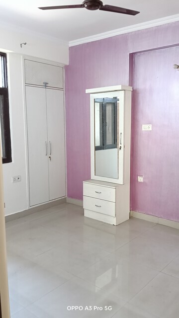 Room in 4 BHK Apartment at Skytech Merion Residency 2, Sain Vihar – for Sale