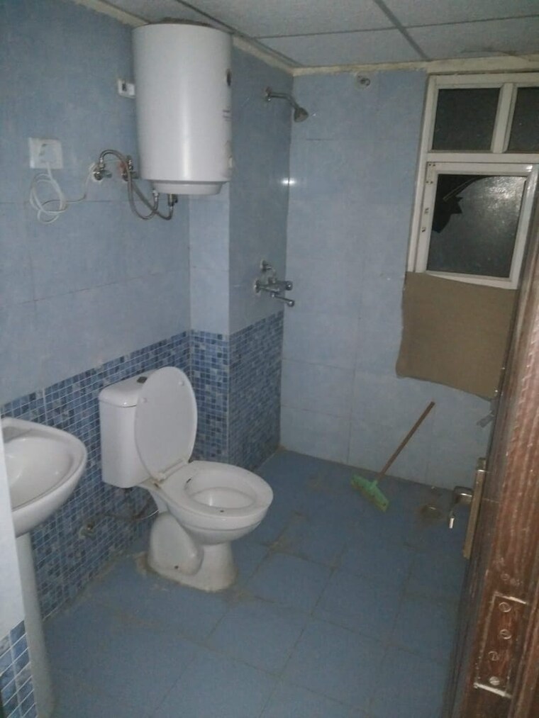 Bathroom, jm-orchid 2.5 Bedroom 1147 Sq.Ft. Apartment In Sector 76 Noida 8909466