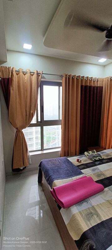 Living Room in 2 BHK Apartment at Kalpataru Paramount, Kapur Bawdi – for Rent