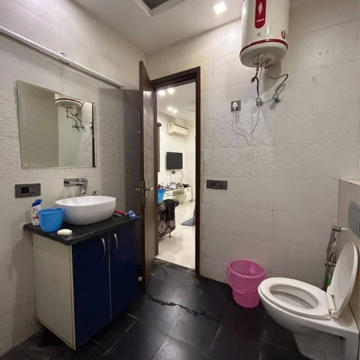 Attached Bathroom in 1 BHK Builder Floor at Saket – for Rent