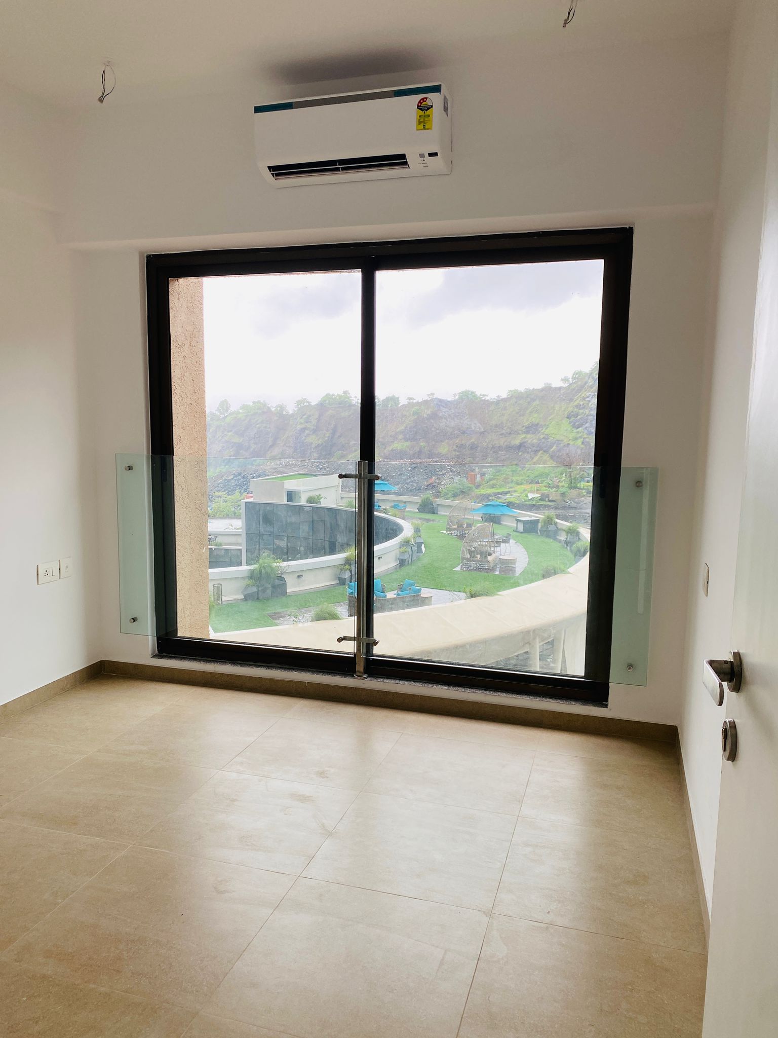2 BHK Apartment For Rent in Kanakia Silicon Valley