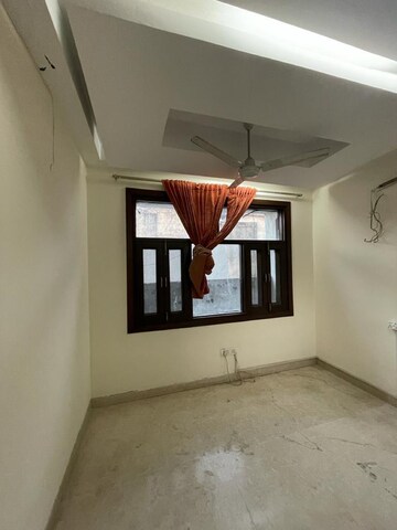 Room in 3 BHK Builder Floor at Boutique Residential Apartments C-1 9, Hauz Khas Enclave – for Rent