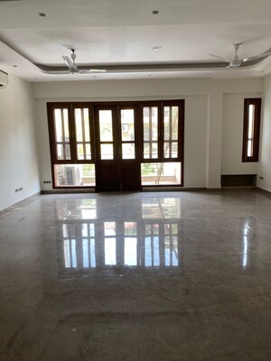 Room in 3 BHK Builder Floor at Boutique Residential Apartments C-253, Defence Colony – for Sale
