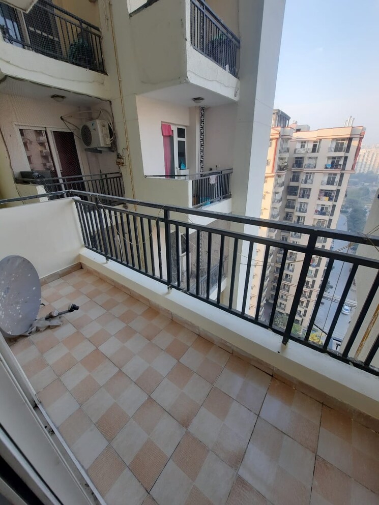 Balcony, sethi-max-royale 3 Bedroom 1250 Sq.Ft. Apartment In Sector 76 Noida 8909523