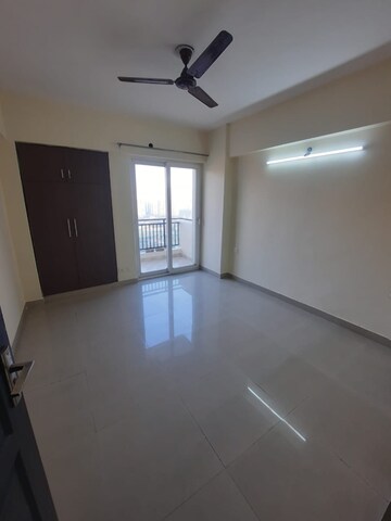 Room in 3 BHK Apartment at Sethi Max Royale, Sector 76 – for Rent