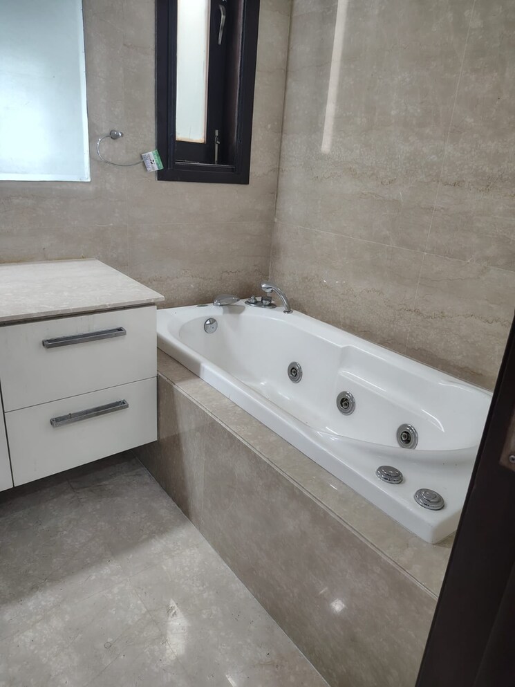 Bathroom, boutique-residential-apartments-a1-313 4 Bedroom 500 Sq.Yd. Builder Floor In Safdarjung Enclave Delhi 8909524
