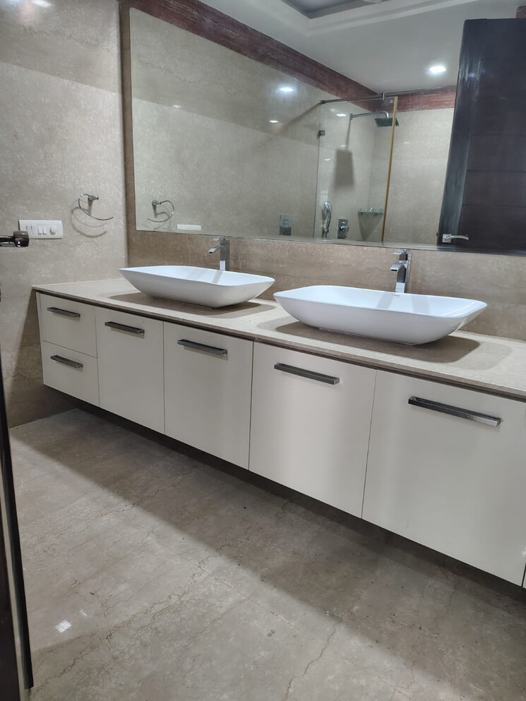 Attached Bathroom, boutique-residential-apartments-a1-313 4 Bedroom 500 Sq.Yd. Builder Floor In Safdarjung Enclave Delhi 8909524