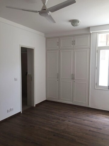 Room in 4 BHK Builder Floor at Boutique Residential Apartments C-1 9, Hauz Khas Enclave – for Rent