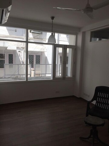 Room in 4 BHK Builder Floor at Boutique Residential Apartments C-1 9, Hauz Khas Enclave – for Rent