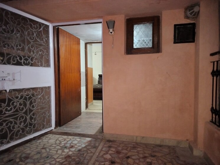 Room, sarita vihar 1 RK 350 Sq.Ft. Apartment In Sarita Vihar Delhi 8909530