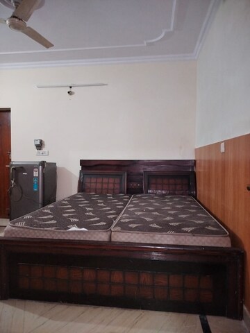 Room in 1 RK Apartment at Sarita Vihar – for Rent