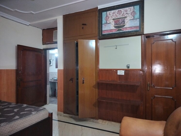 Room, sarita vihar 1 RK 350 Sq.Ft. Apartment In Sarita Vihar Delhi 8909530