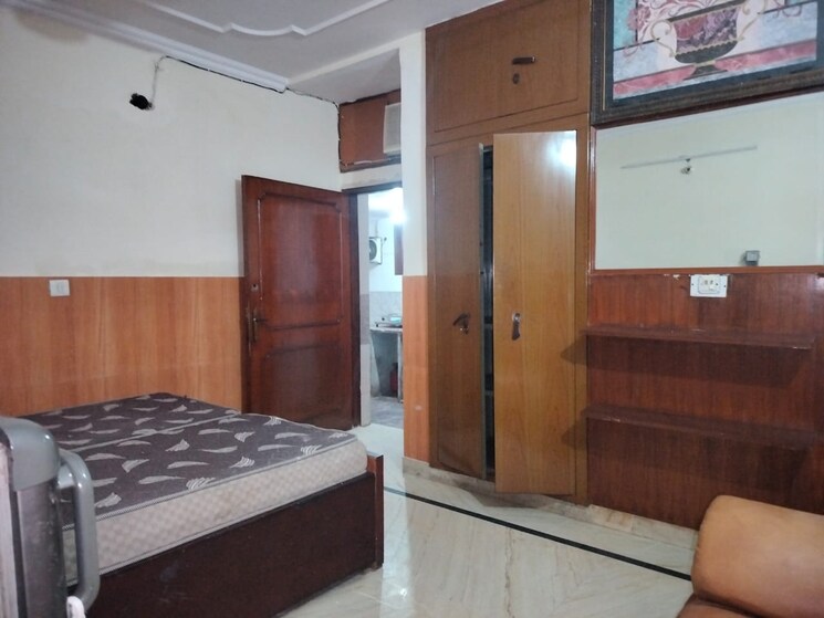 Room, sarita vihar 1 RK 350 Sq.Ft. Apartment In Sarita Vihar Delhi 8909530