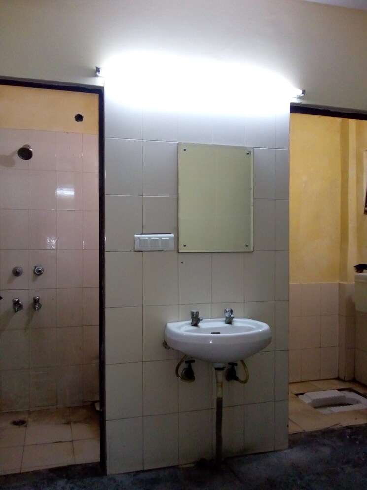 Bathroom, molarband 1 Bedroom 516 Sq.Ft. Apartment In Molarband Delhi 8909536