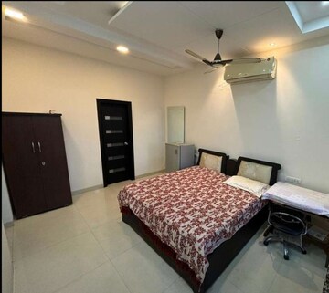Bedroom in 1 BHK Builder Floor at Sector 21 – for Rent