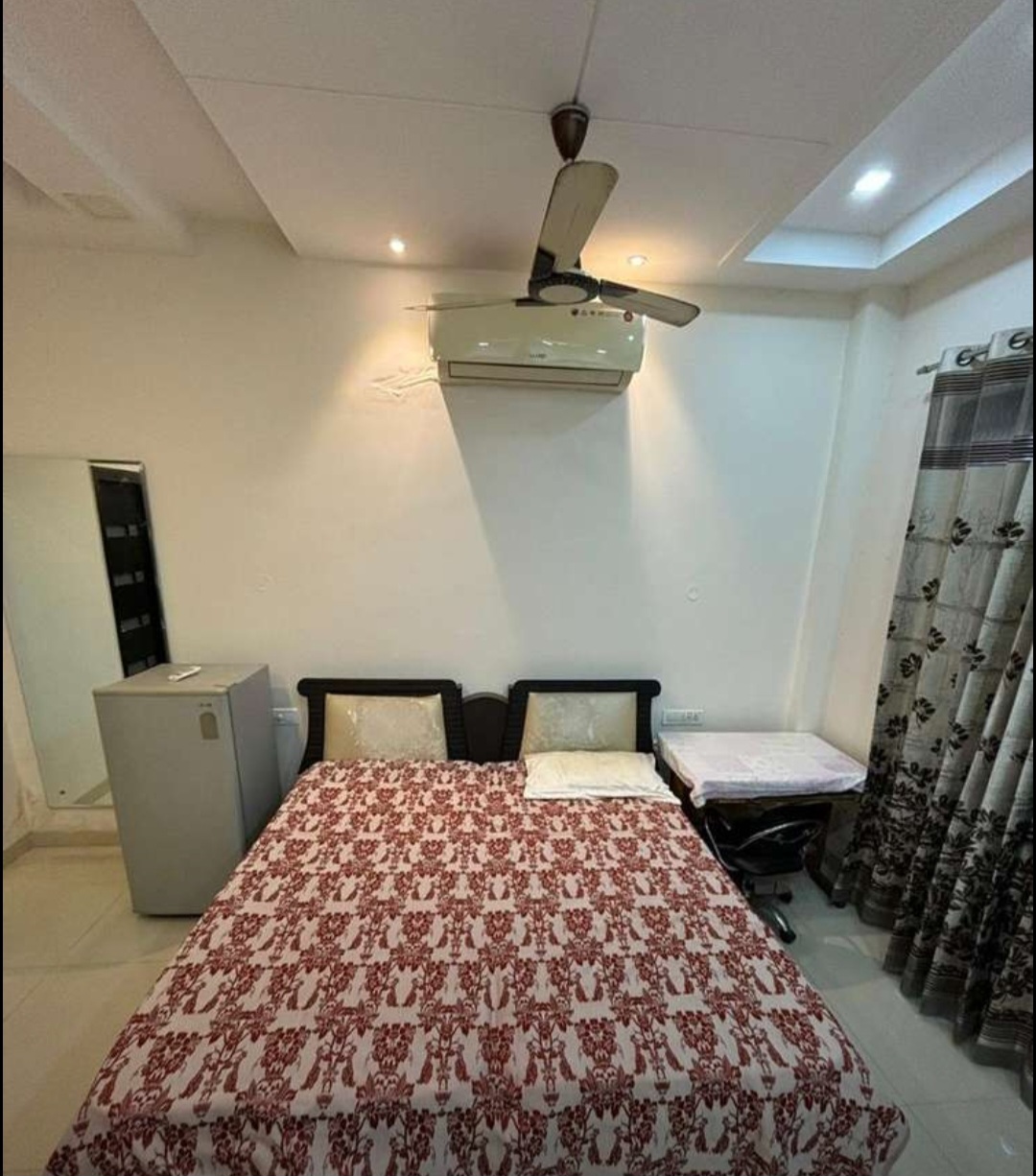 1 BHK Builder Floor For Rent in 1room With Bathroom Furni