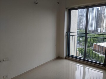 Room in 3 BHK Apartment at Kalpataru The Sunrise, Kolshet Road – for Rent