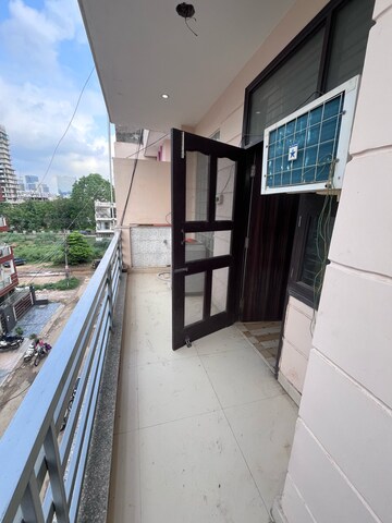 Balcony in 2 BHK Builder Floor at Sector 43 – for Rent