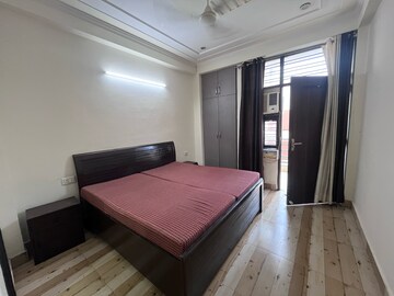 Bedroom in 2 BHK Builder Floor at Sector 43 – for Rent