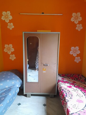 Room in  Pg at Bhawanipore – for Rent