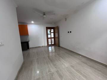 Room in 2 BHK Builder Floor at DLF City Phase V, Sector 53 – for Rent