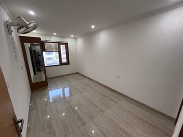 Room in 2 BHK Builder Floor at DLF City Phase V, Sector 53 – for Rent