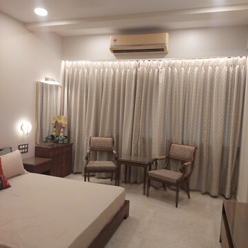 Team Area in 3 BHK Apartment at Sunder Bhavan, Khar West – for Rent