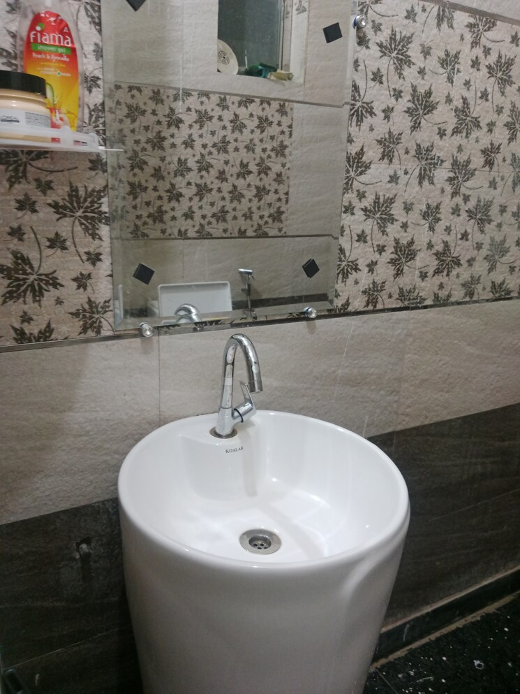 Bathroom, sector 13 3 Bedroom 1745 Sq.Ft. Builder Floor In Sector 13 Panipat 8909615