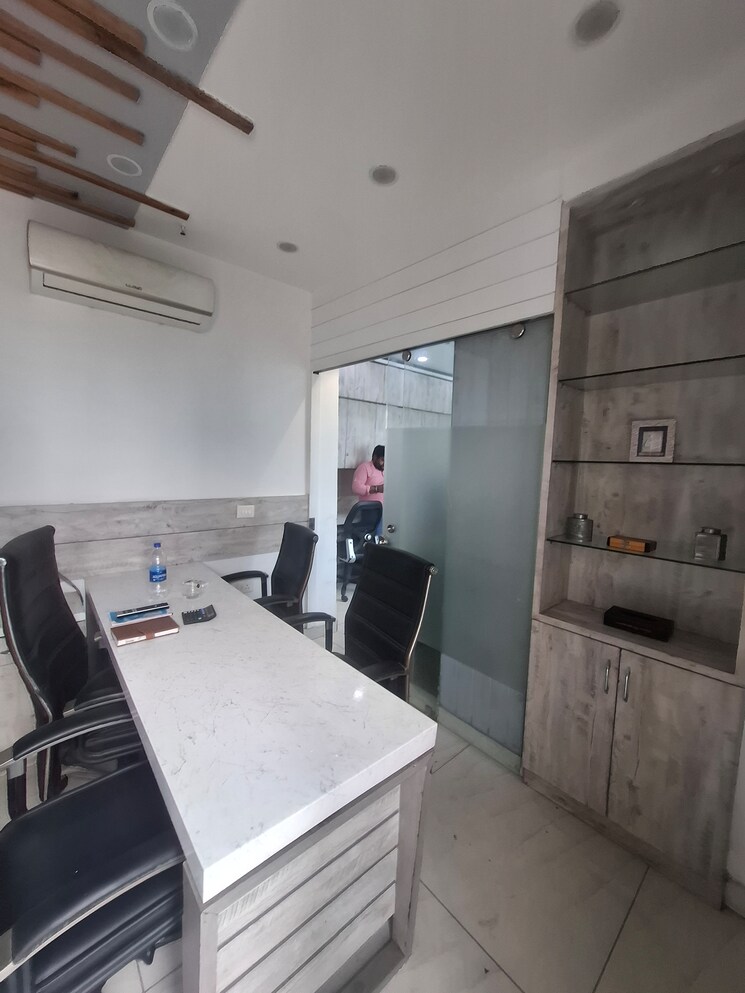 Floor Plan, netaji subhash place Commercial Office Space 300 Sq.Ft. In Netaji Subhash Place Delhi 8909636