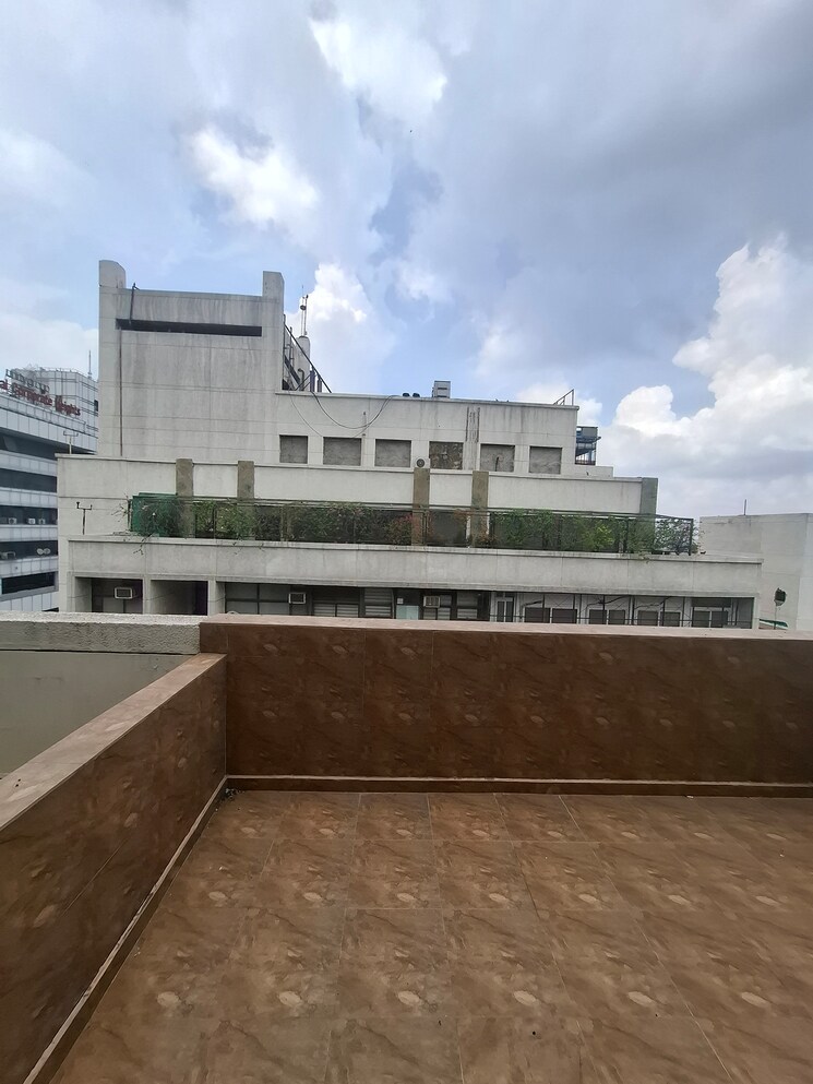 Exterior View, netaji subhash place Commercial Office Space 450 Sq.Ft. In Netaji Subhash Place Delhi 8909639