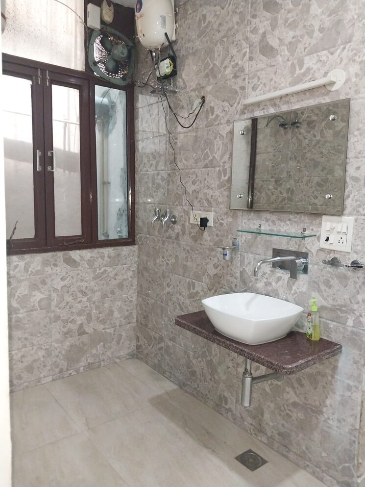 Attached Bathroom, navbharat-apartments 2.5 Bedroom 1000 Sq.Ft. Apartment In Paschim Vihar Delhi 8909641