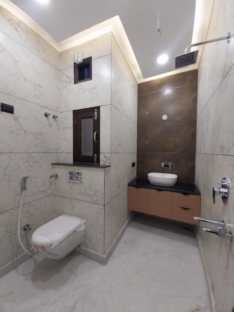 Bathroom, jahaz-apartments 3 Bedroom 1150 Sq.Ft. Apartment In Paschim Vihar Delhi 8909650