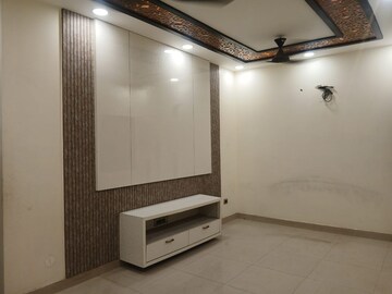 Room in 3 BHK Apartment at Navbharat Apartments, Paschim Vihar – for Rent