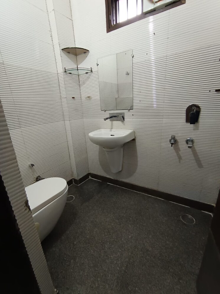 Bathroom, navbharat-apartments 3 Bedroom 1100 Sq.Ft. Apartment In Paschim Vihar Delhi 8909652