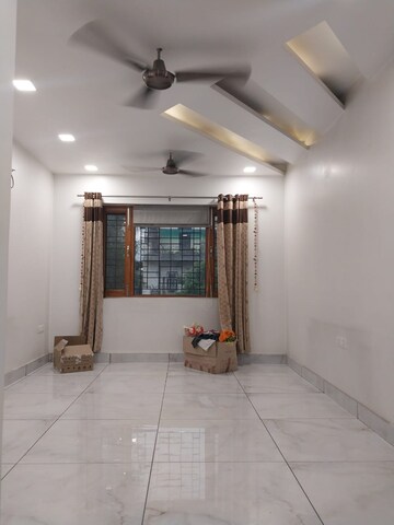 2.5 BHK Apartment For Rent in Triveni Apartments CGHS, Paschim Vihar