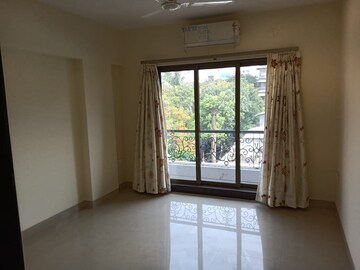 Room in 3 BHK Apartment at Prabhat Residency Santacruz, Santacruz East – for Rent