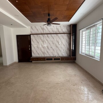 Room in 4 BHK Apartment at Mayfair Villas Tellapur, Tellapur – for Rent