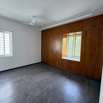 Room in 4 BHK Apartment at Mayfair Villas Tellapur, Tellapur – for Rent