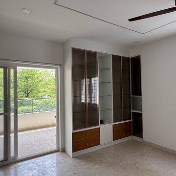Room in 4 BHK Apartment at Mayfair Villas Tellapur, Tellapur – for Rent
