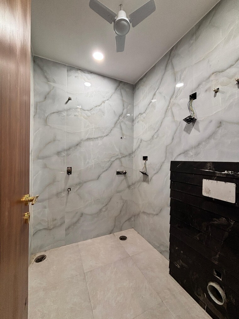 Bathroom, sector 85 4 Bedroom 350 Sq.Yd. Builder Floor In Sector 85 Faridabad 8909746