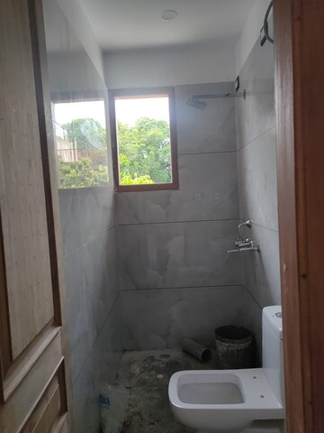 Attached Bathroom in 1 RK Builder Floor at Sector 15 – for Rent