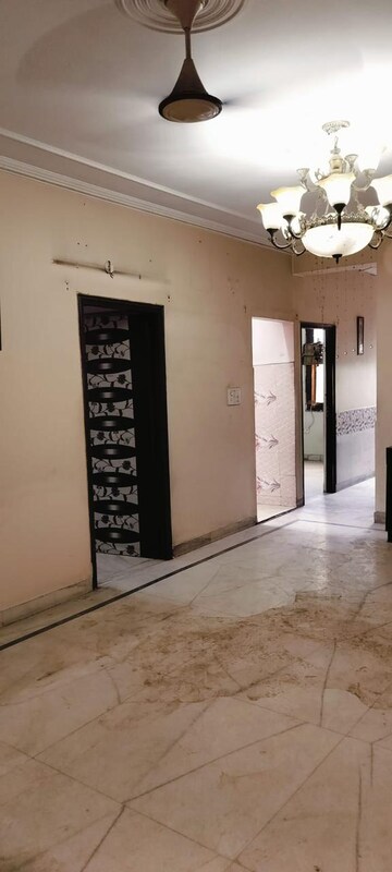 Building Lobby in 3 BHK Builder Floor at Vaishali Sector 6 – for Sale