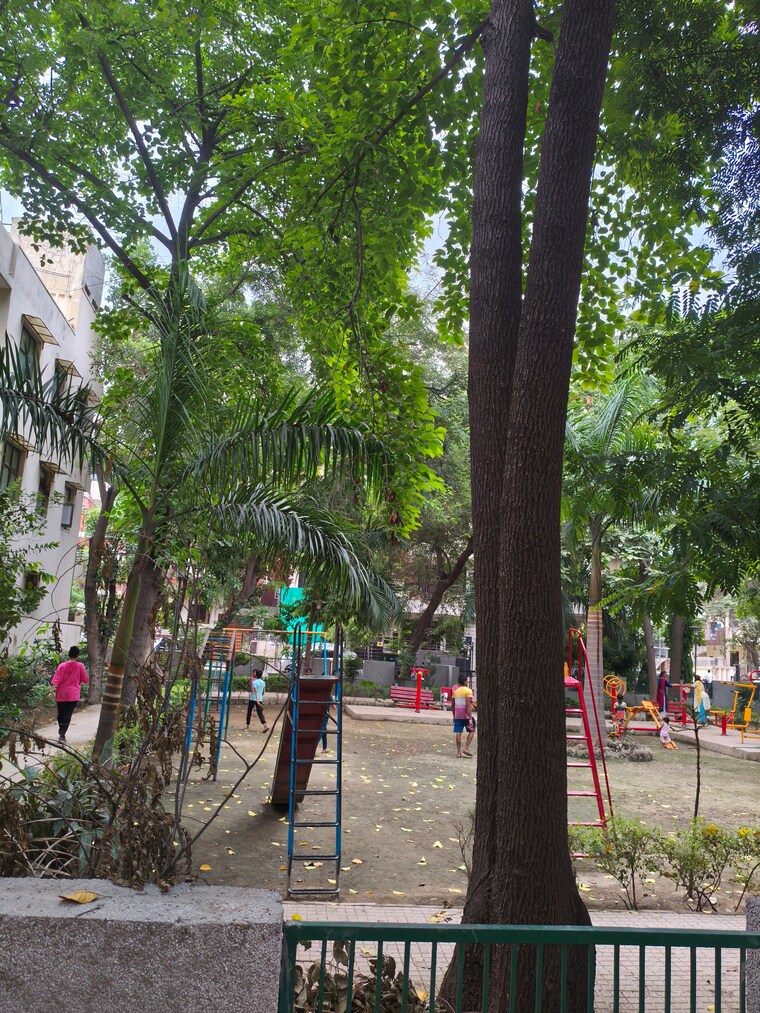 Garden, sector 42  125 Sq.Yd. Plot In Sector 42 Gurgaon 8909860