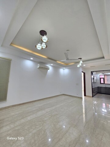 Room in 3 BHK Builder Floor at Auram Floor, South City 2 – for Rent